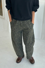 Load image into Gallery viewer, Le Bon Shoppe - Arc Pant (fern leopard)
