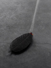 Load image into Gallery viewer, HA KO Paper Incense - Black - No. 3 Sleep
